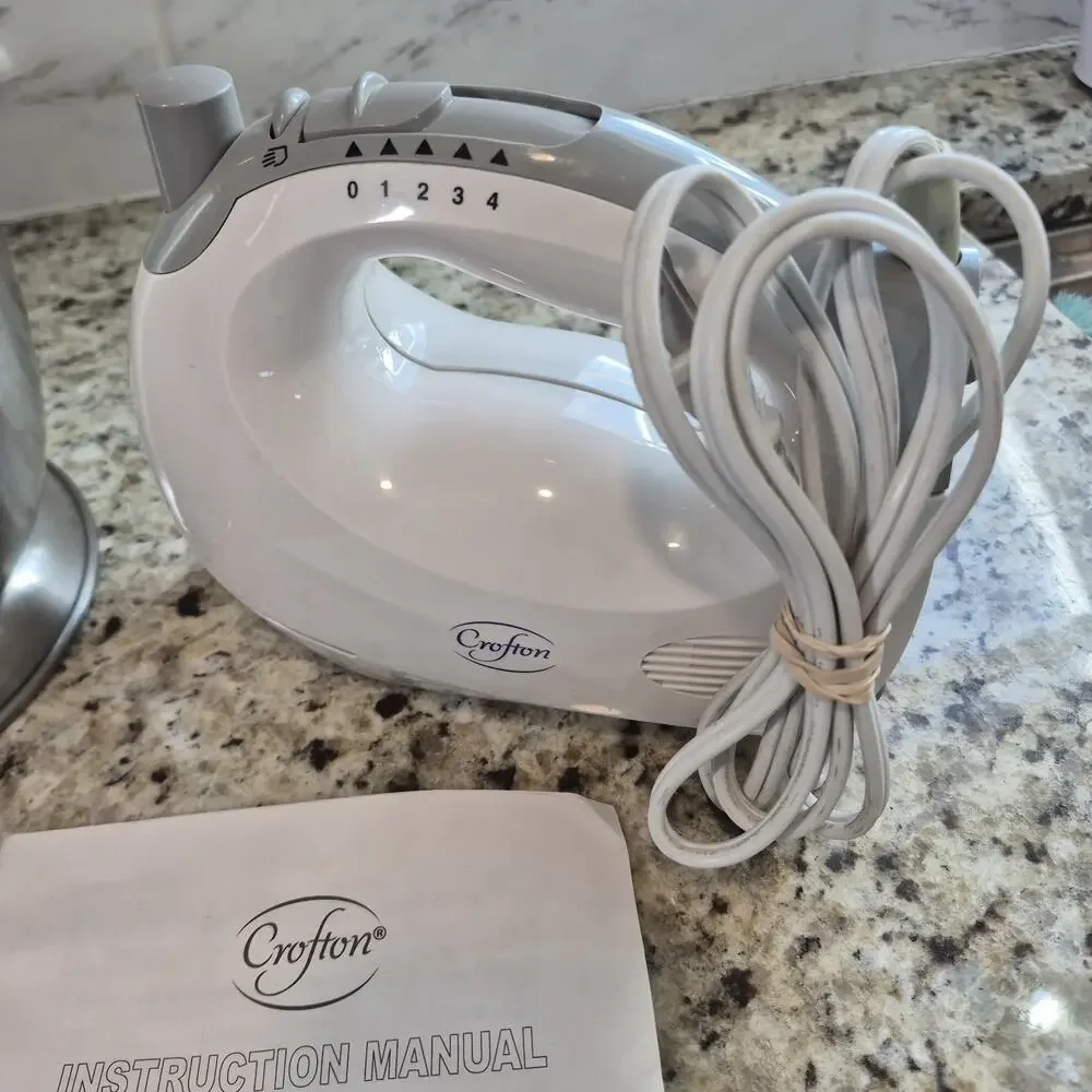 Crofton 5 Speed Mixer TSK-941SSN Stainless Steel Bowl With 2 Attachments Working